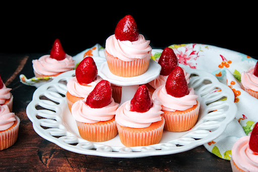 A platter of Strawberry Daiquiri Drunkcups.
